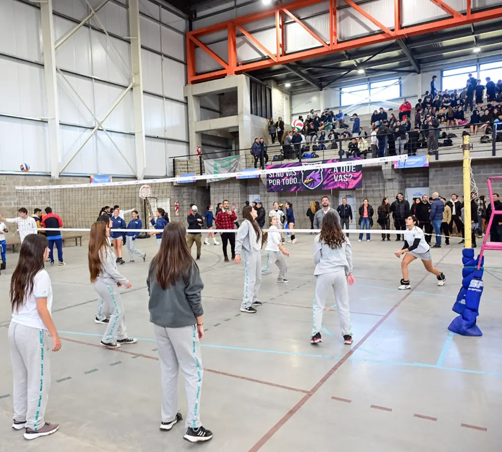 Partido de voley en la apertura de los Juegos Escobarenses