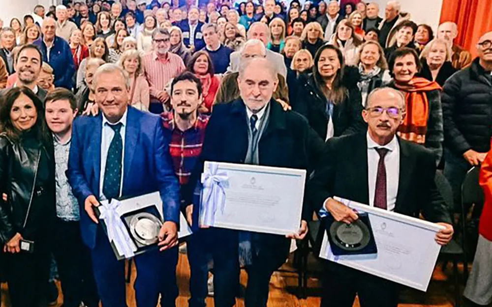 Tres vidas, una vocación: emotivo homenaje a médicos escobarenses