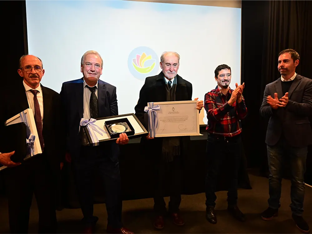 Lemme. Gonzales y Burruchaga médicos que recibieron una distinción los acompañan Moreno y Ordóñez