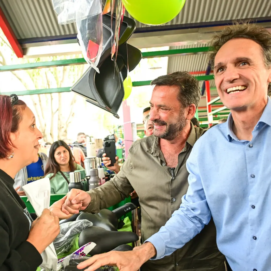Sujarchuk y Katopodis recorriendo la Feria de la Familia