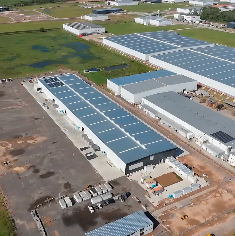 Vista aérea de la planta de construcciones modulares de Ecosan en Loma Verde