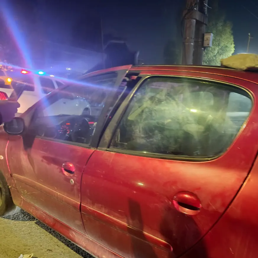 el vehículo que sustrajeron los delincuentes atrapadas in fraganti