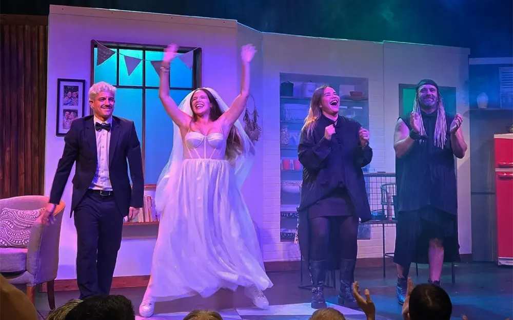 Nazarena y Barbie Vélez llegan al teatro Seminari con ¡Suspendan la boda!