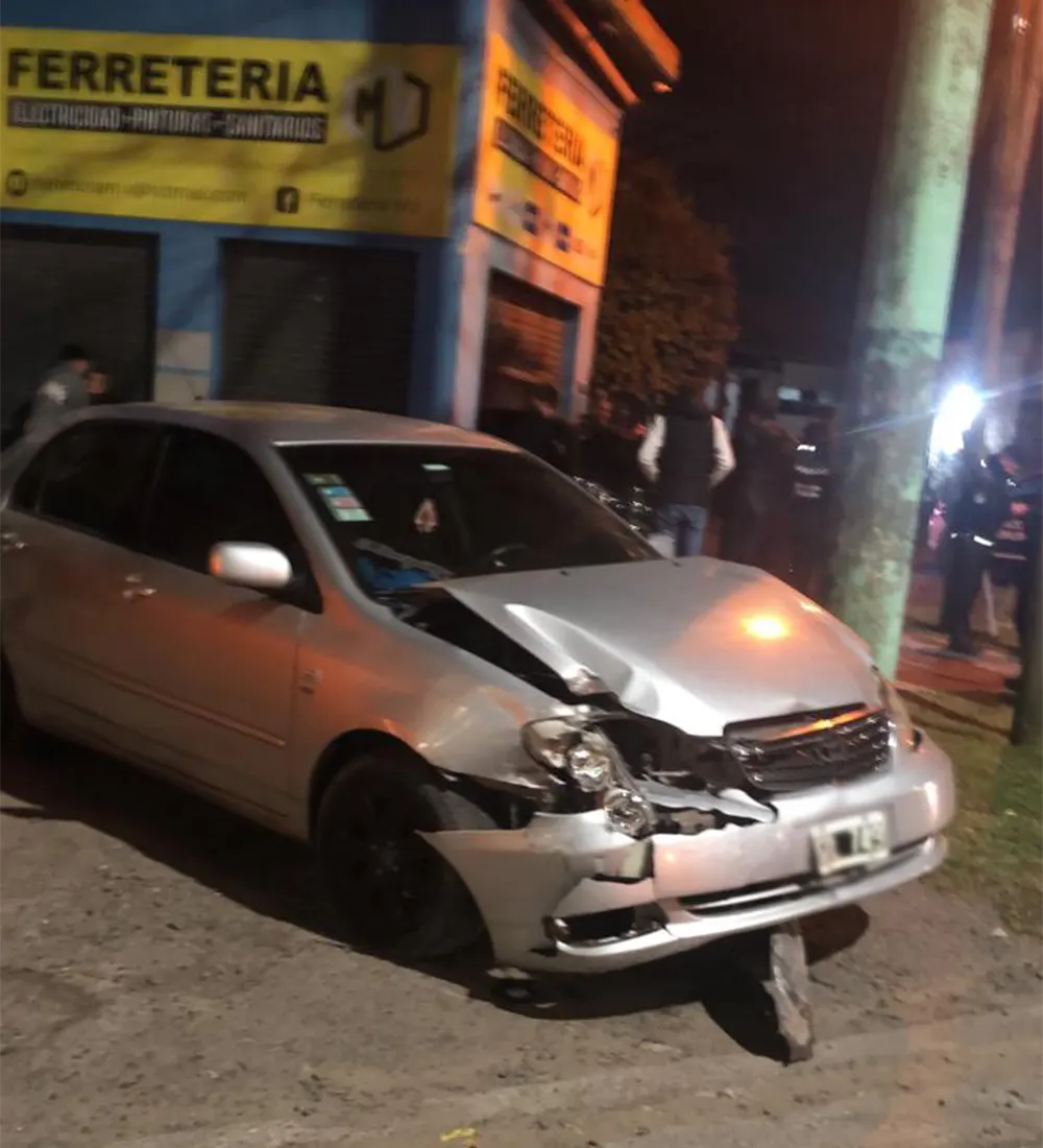 Toyota Corolla involucrado en el accidente en Matheu