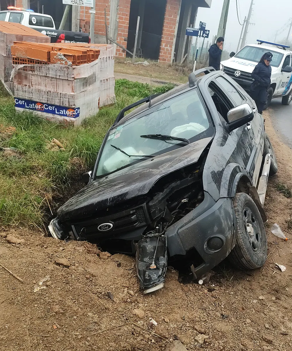 La EcoSport en el zanjón