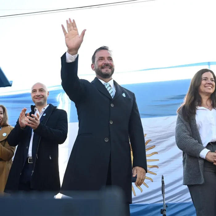 Ariel Sujachuck saludando