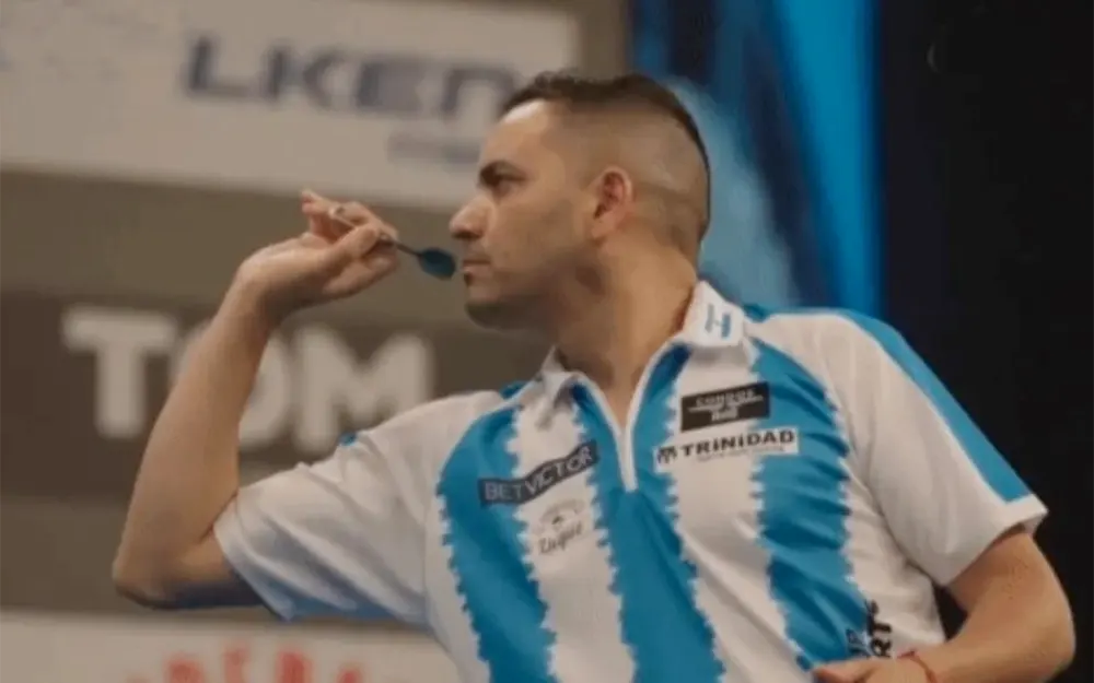 El garinense Jesús Salate hizo historia en el Mundial de Dardos de Alemania