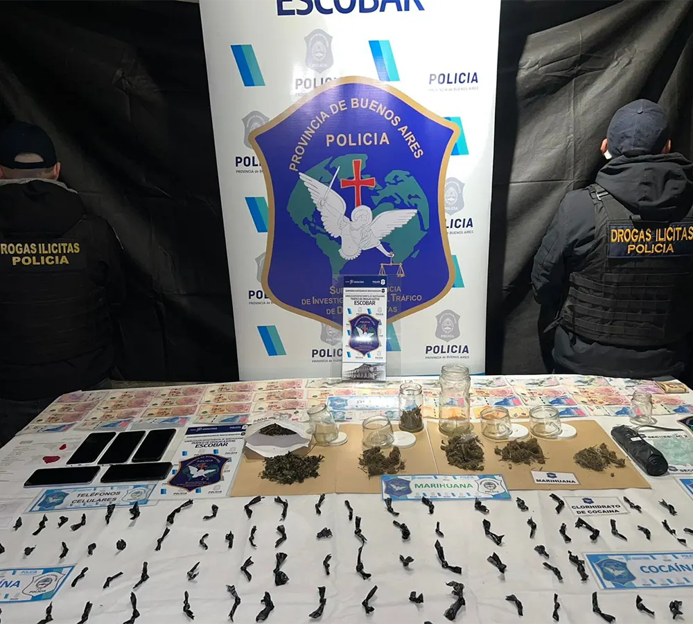 Cocaína y marihuana decomisada en el operativo
