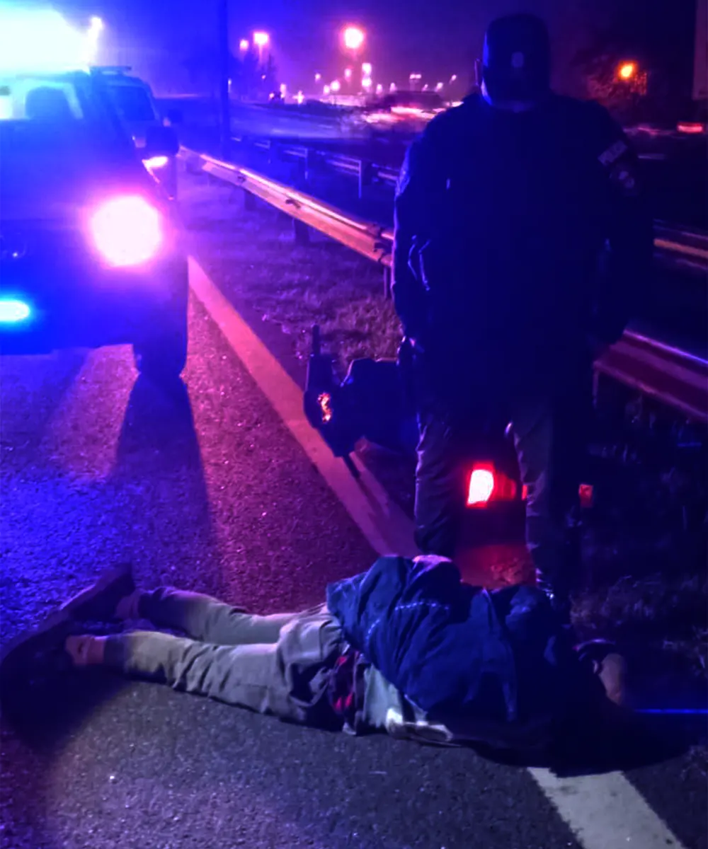 Uno de los motochorros, detenido sobre la Panamericana