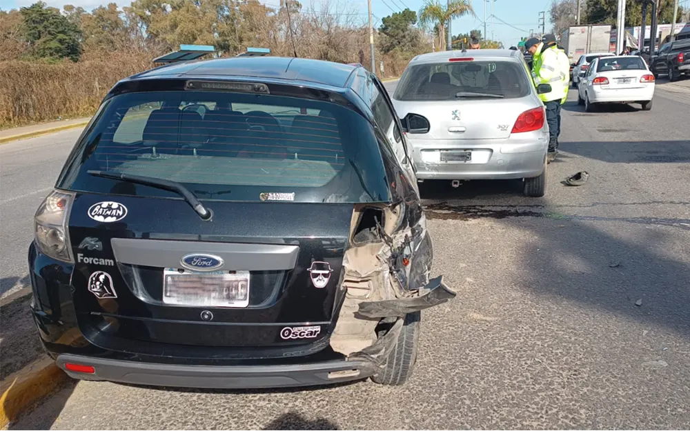 Tensión en la entrada a Escobar: cuatro autos chocaron en la ruta 25
