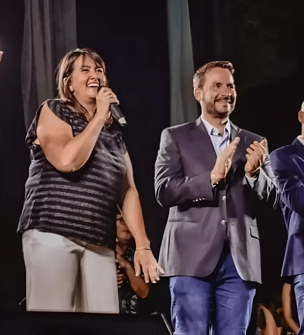 Laura Cejas, primera candidata de Fuerza Patria, junto a Ariel Sujarchuk