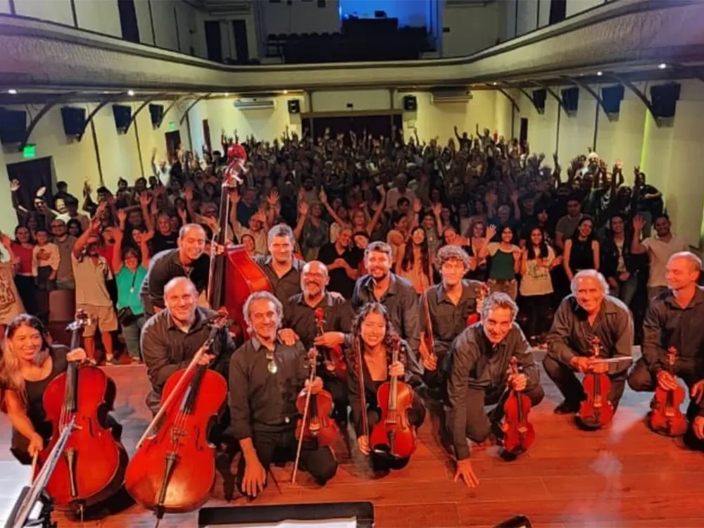 Orquesta de Cámara de Escobar en el escenario del teatro Seminari.