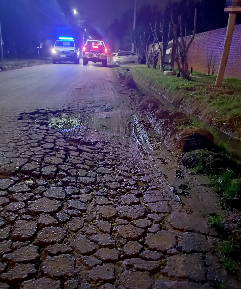 El pozo que esquivó el conductor y que derivó en el accidente