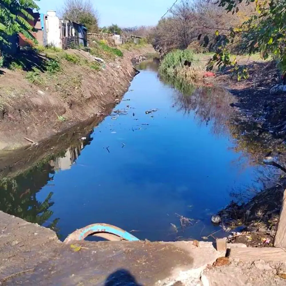 Luego de los trabajos de saneamiento imagen del arroyo Pinazo limpio.