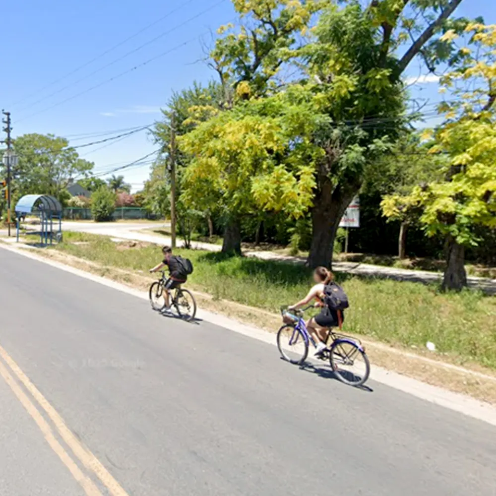 Zanjón lateral de la avenida, donde ahora se está haciendo el boulevard
