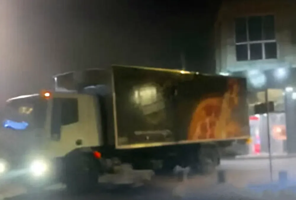 Un comercio de comidas de Maschwitz rompió la vereda y lo sancionaron