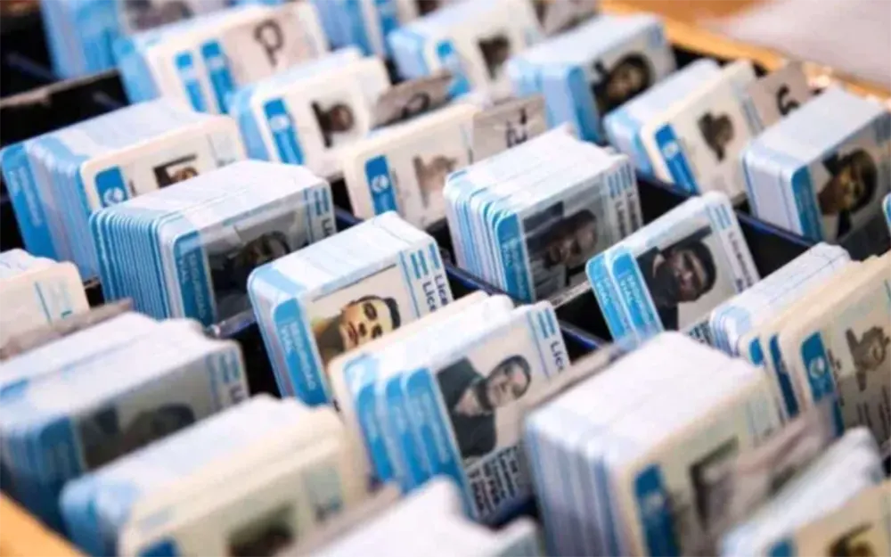 Licencias de conducir: la falta de plásticos obliga a soluciones temporarias