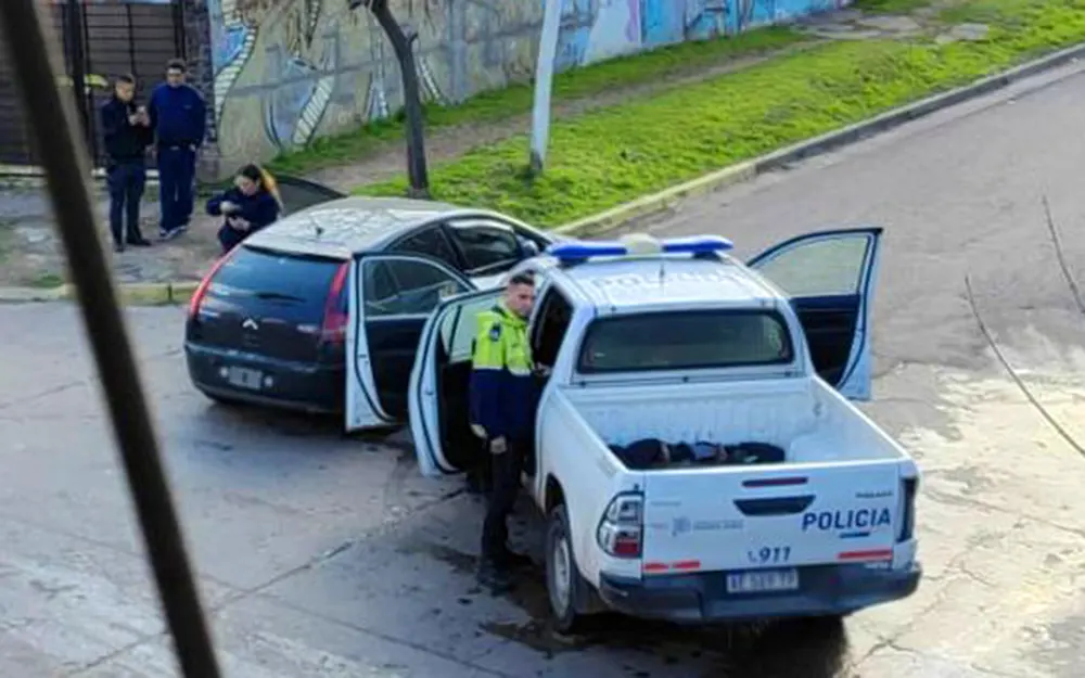 Violento choque entre un patrullero y un auto particular en Garín