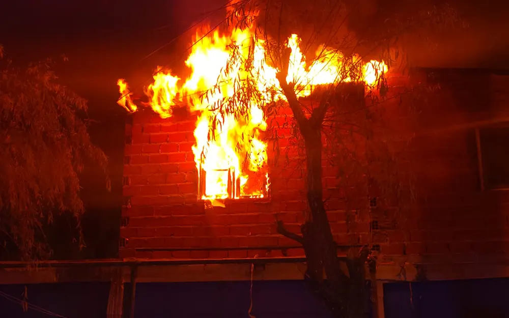 Se incendió una vivienda en Garín por una estufa eléctrica