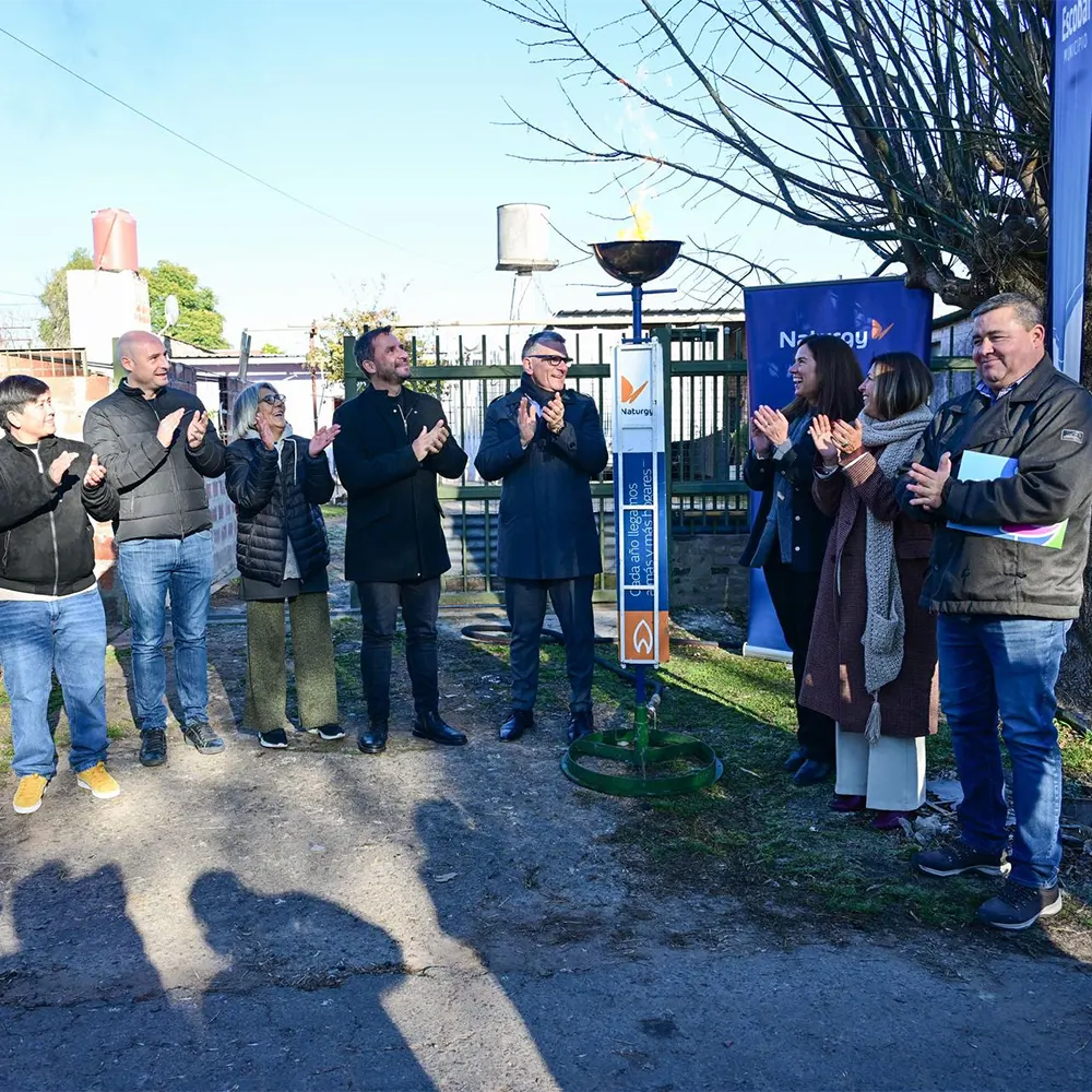 Sujarchuk y autoridades inauguran la red de gas natural en Garín