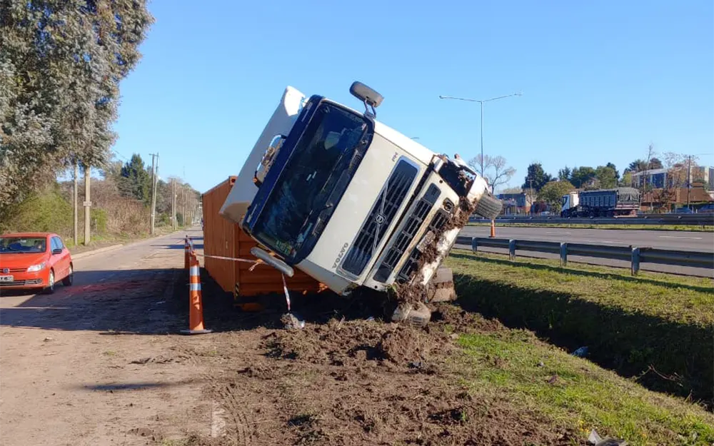Malestar en Loma Verde por accidentes, deterioro de calles y falta de luminarias