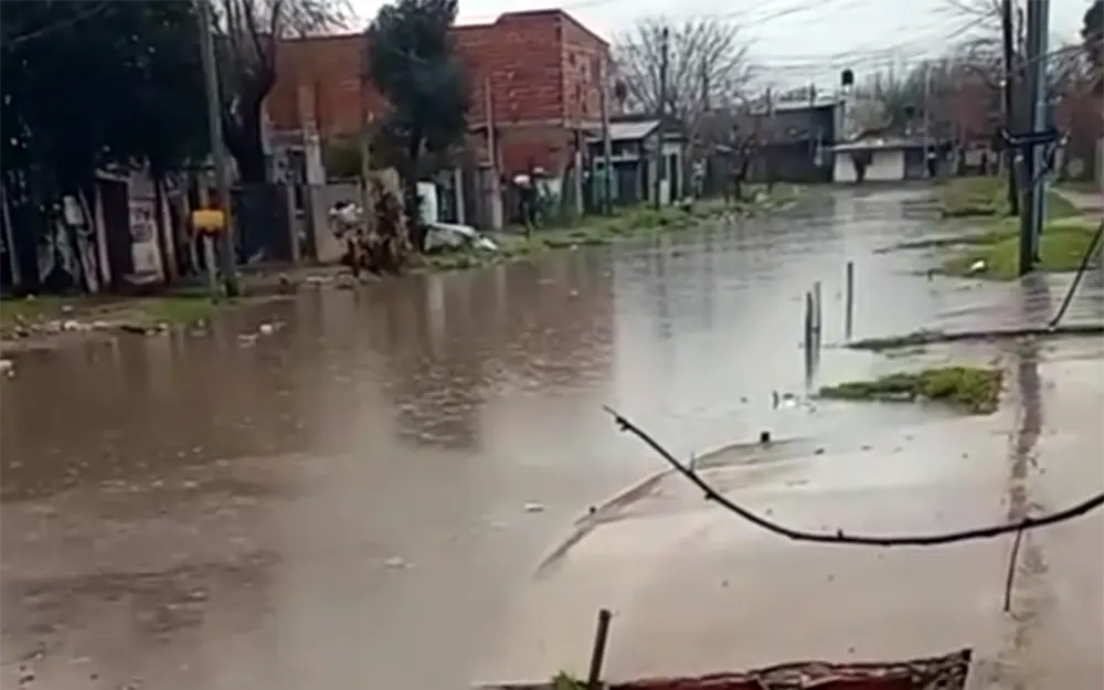El temporal en Escobar: 80 milímetros de lluvia, calles anegadas y evacuados