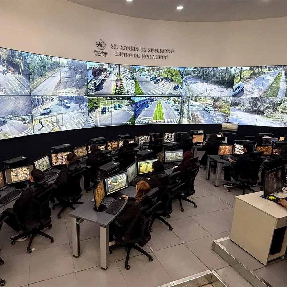 Muro de pantallas del Centro de Monitoreo de Escobar