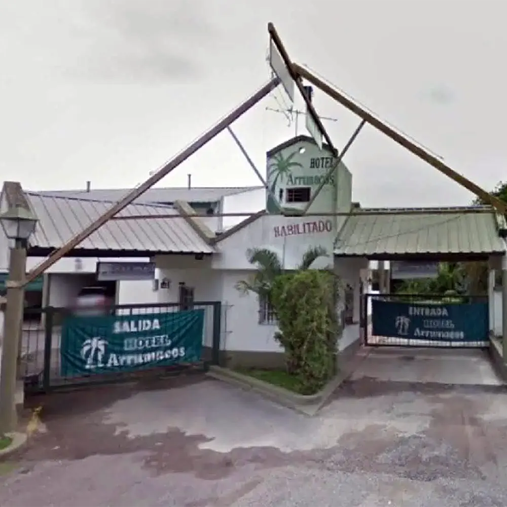 Entrada al hotel alojamiento Arrumacos