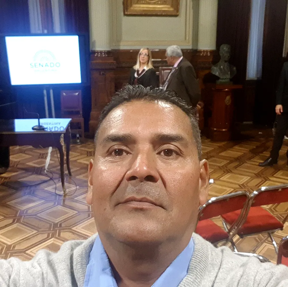 Sergio Álvarez, el candidato a concejal imputado por acoso sexual, sacándose una selfie