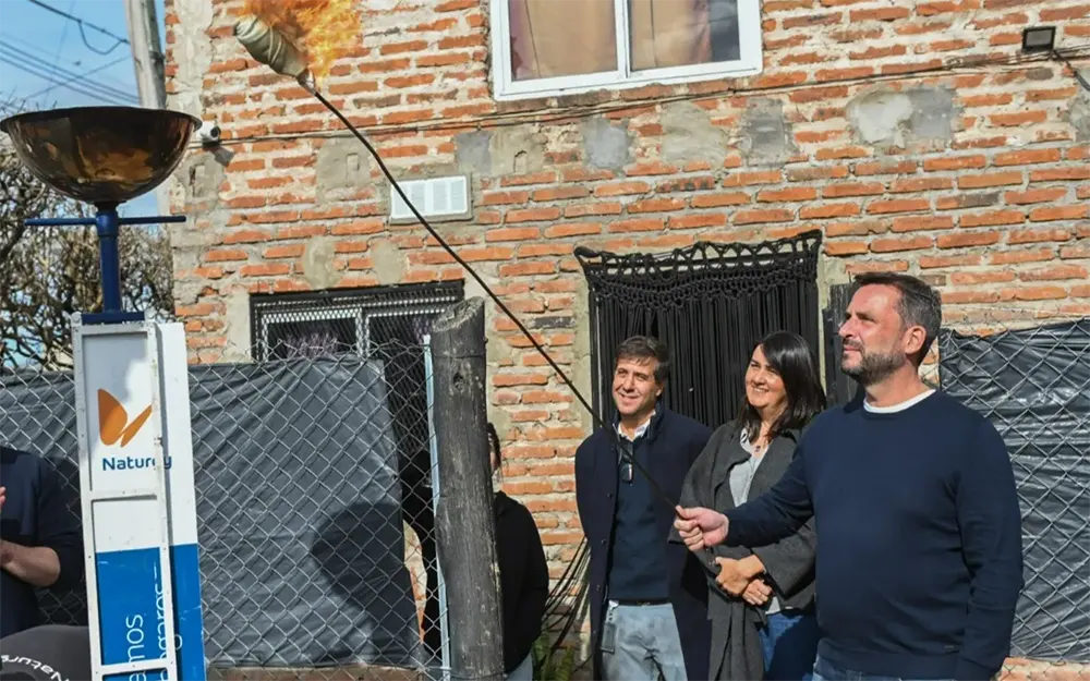 Sujarchuk inauguró en Matheu una red de gas natural para 300 viviendas