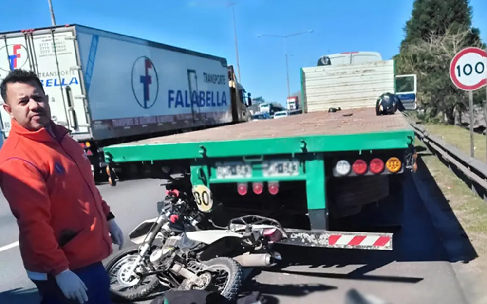 Tragedia en Panamericana: un motociclista murió tras chocar contra un camión