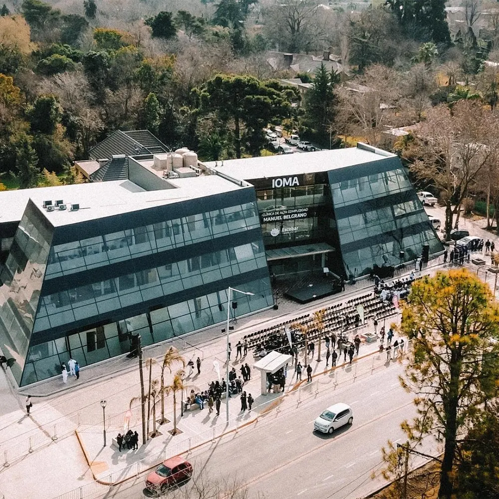 Vista aérea de la clínica de IOMA 