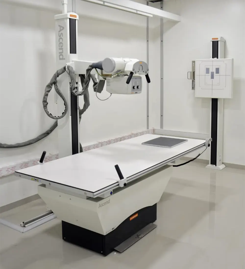 Cama de rayos x, instrumental de la clínica de IOMA