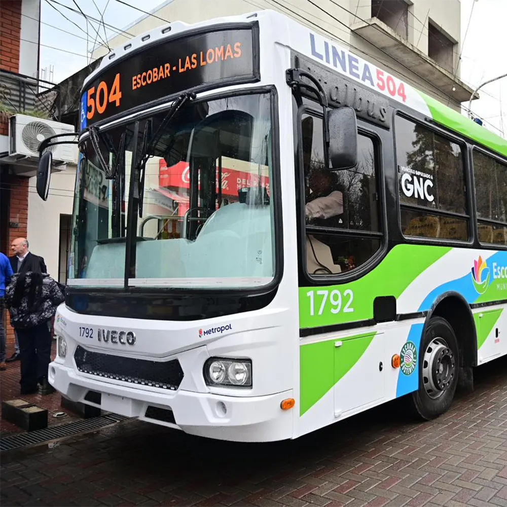 Colectivo a GNC de la linea 504 que hace el recorrido Las Lomas-Escobar