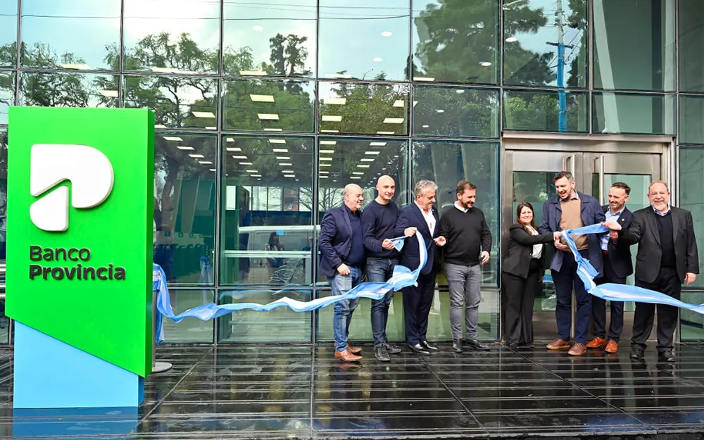 Banco Provincia inauguró la remodelación de su sucursal de Escobar