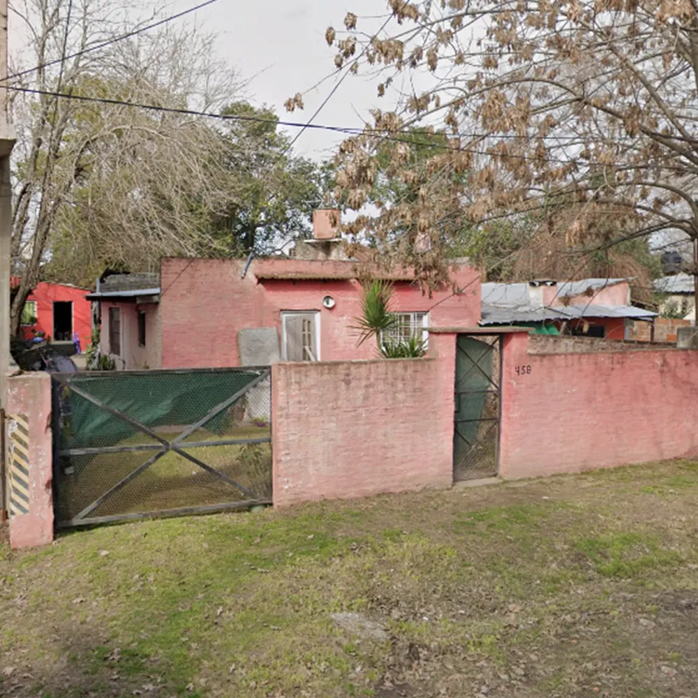 Frente del domicilio donde se quitó la vida la mujer