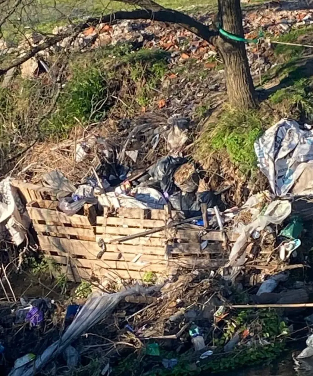 Basural en las orillas del arroyo el tajamar