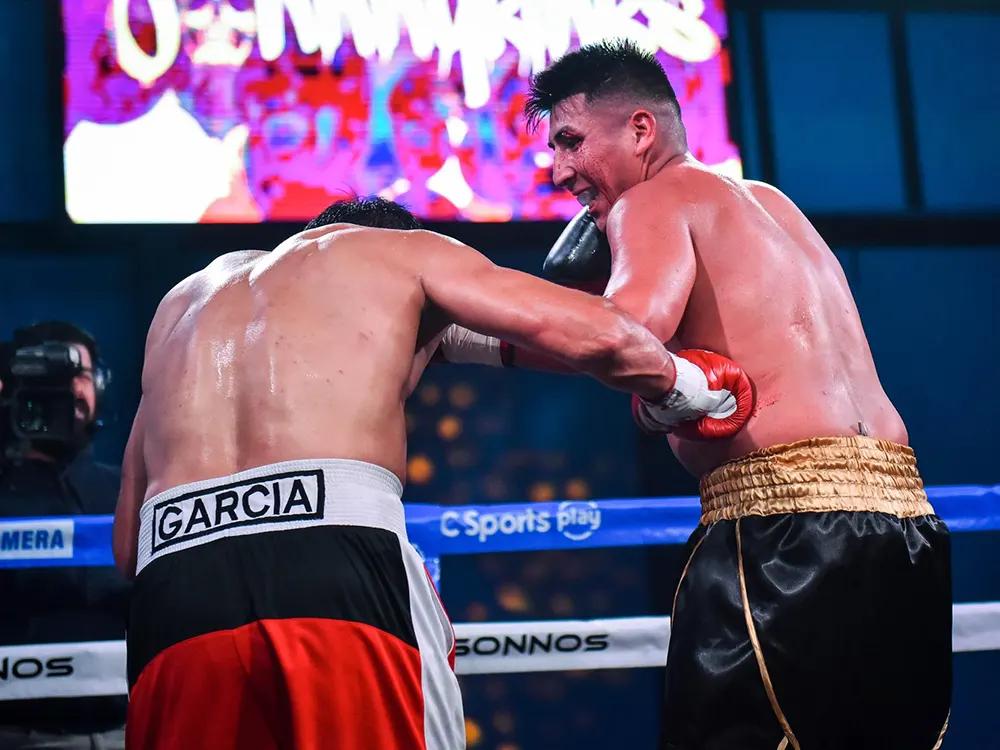 Benítez durante la pelea contra García.