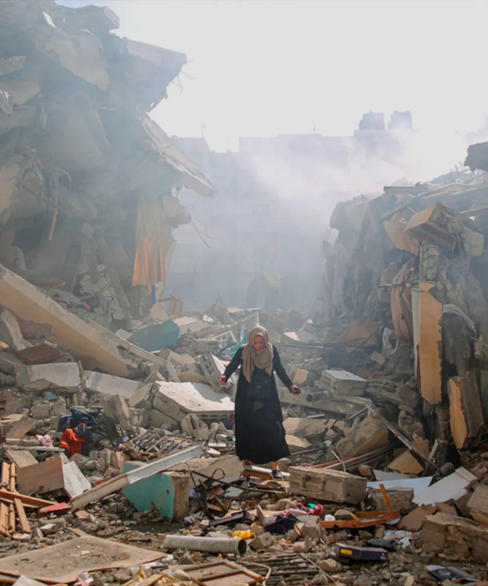 Víctimas entre los escombros tras los ataques israelíes en Palestina.