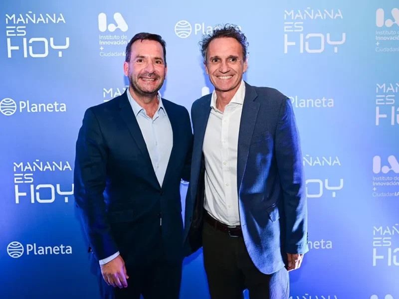 Gabriel Katopodis y Ariel Sujarchuk en el evento de la presentación del libro Mañana es Hoy.