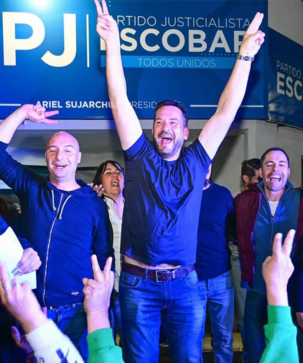 Sujarchuk celebra el triunfo de Fuerza Patria junto a candidatos y militantes