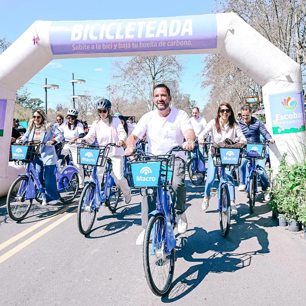 Ariel Sujarchuk participó de la bicicleteada junto a funcionarios y vecinos