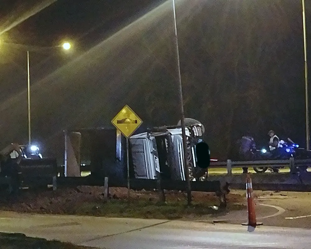 Autopistas del Sol cortó la bajada hacia la Colectora Oeste antes del puente Inmigrantes, en sentido a Capital.