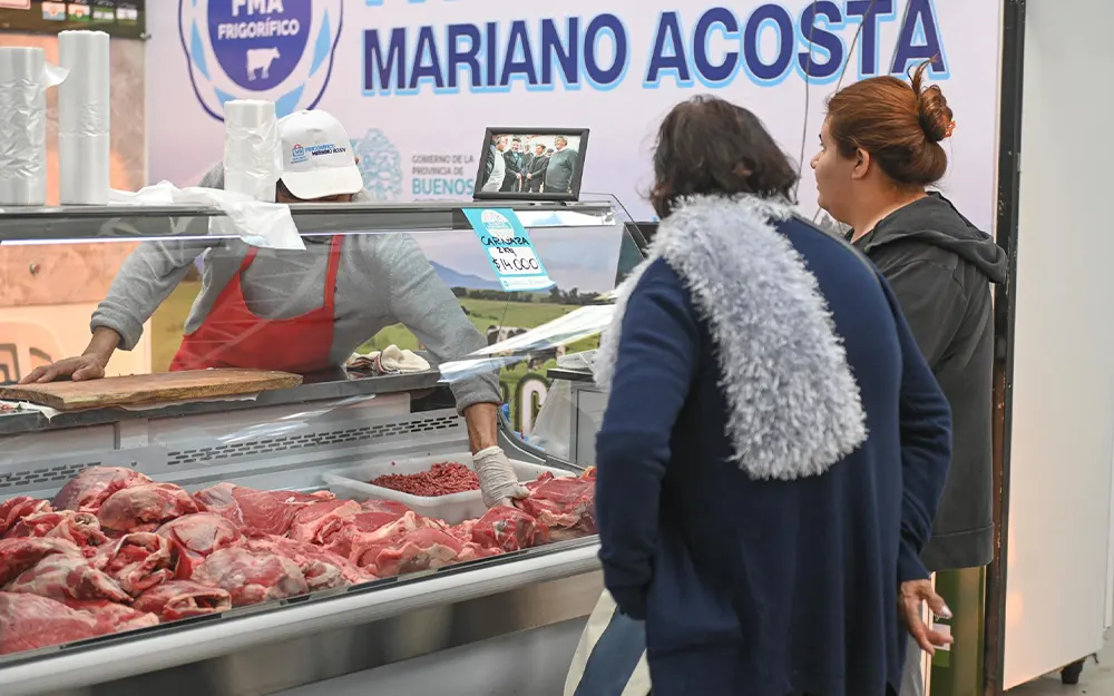 Las carnes del frigorífico Mariano Acosta en el Mercado Bonaerense de Escobar.