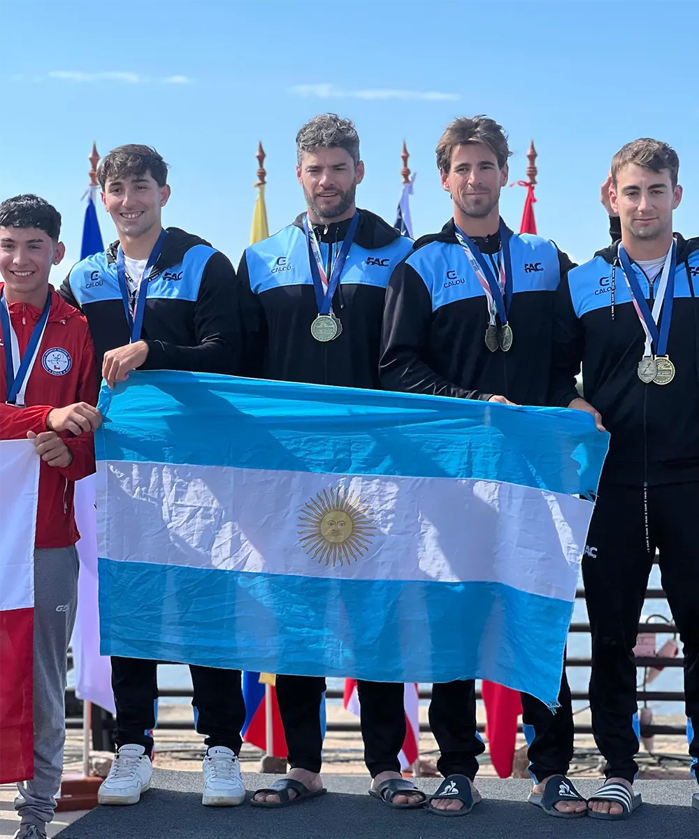 La Selección Argentina de canotaje, con Manuel Orero, celebra su triunfo