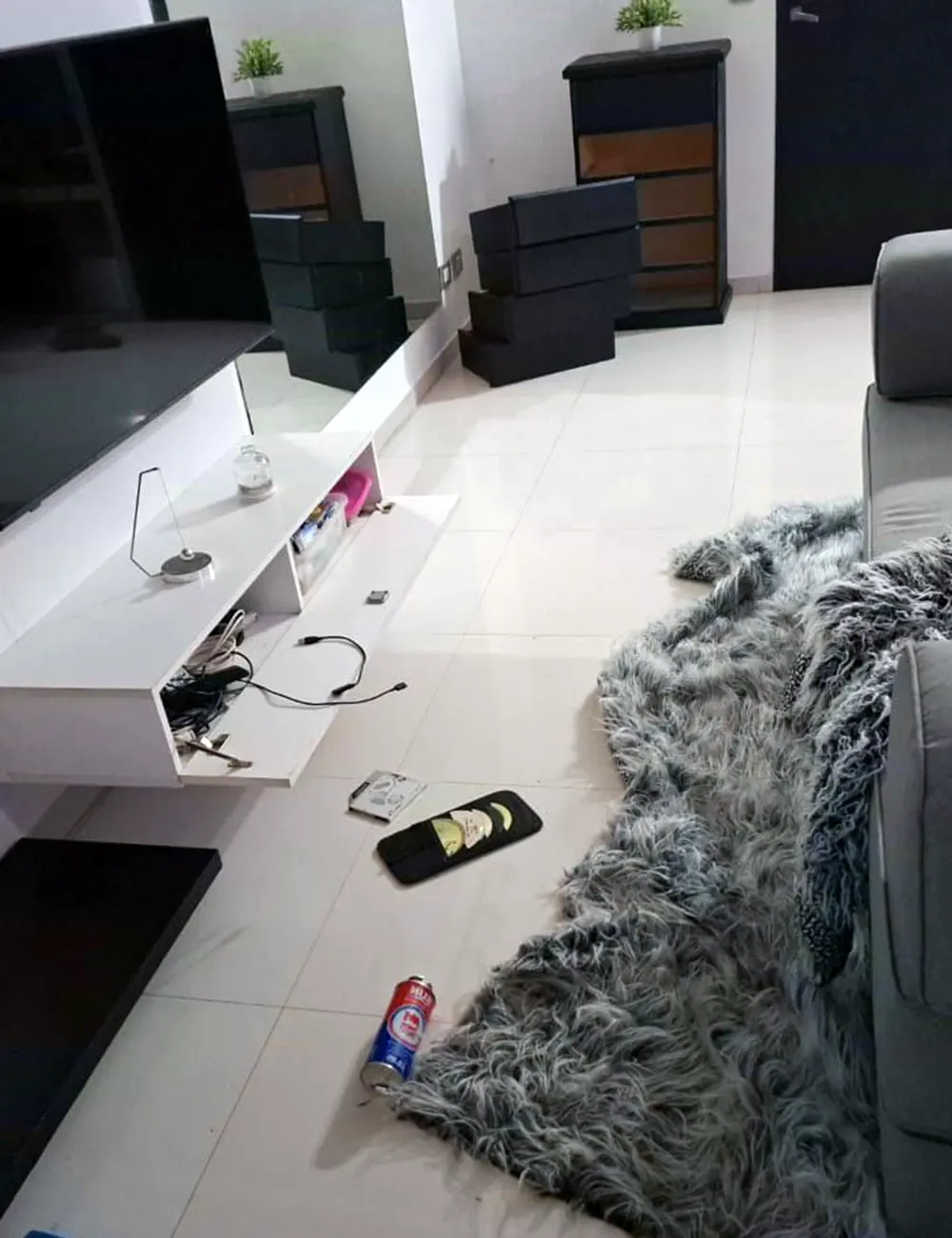 Living revuelto de la vivienda en El Cazador.