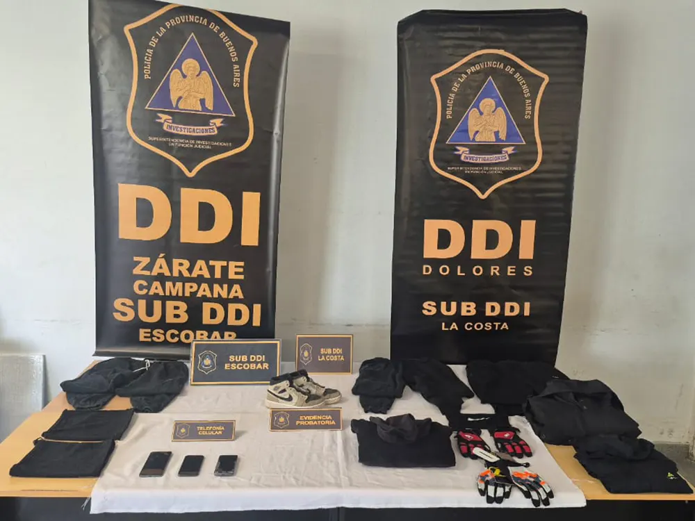 La DDI de Escobar, Zarate-Campana y de Dolores secuestro un revólver calibre 38, dinero en efectivo, pasamontañas, precintos y la vestimenta usada por la banda en el hecho.