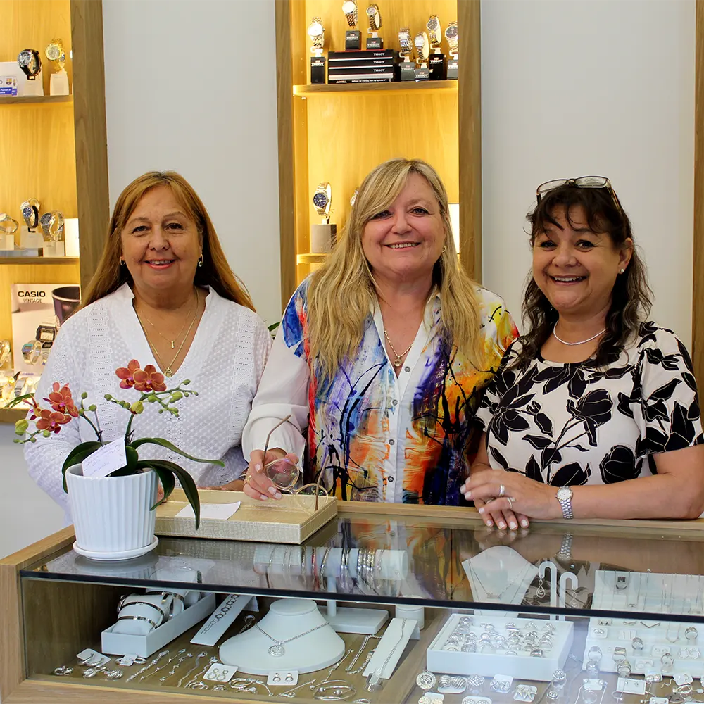 Alicia González junto a dos empleadas de Ali Sil