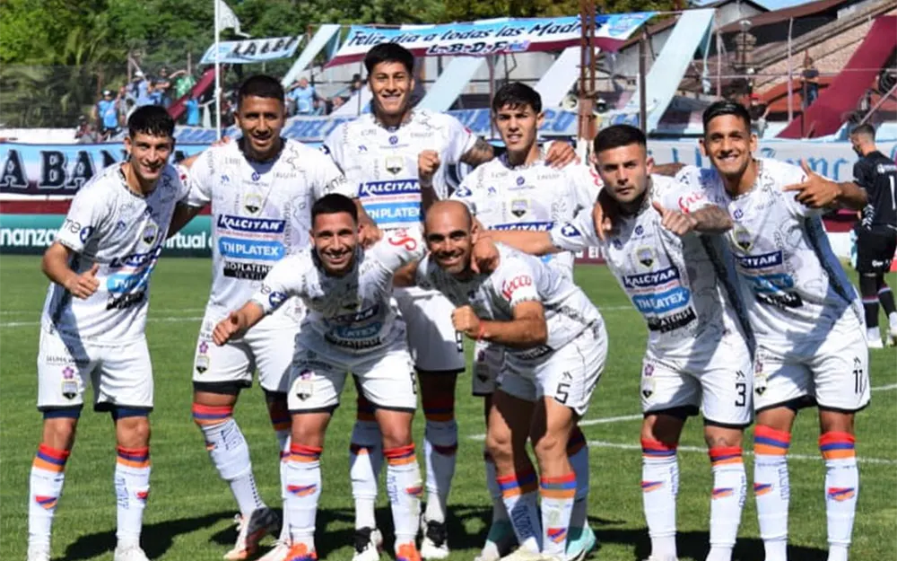 Armenio ganó, se afirma en la punta y está a tres finales del título