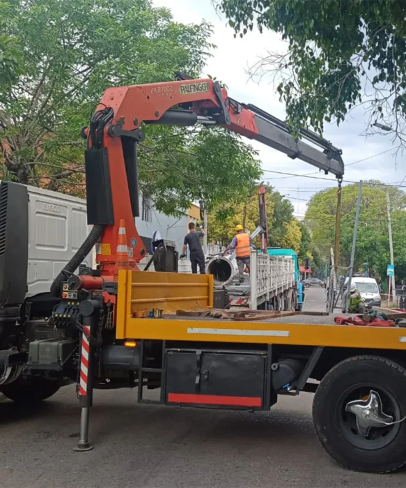 Operativo en la calle Colón para desmontar una antena